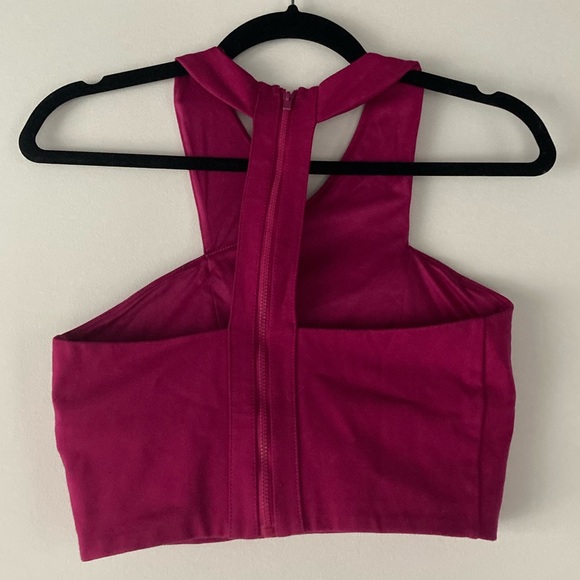 Express Crop Top - Picture 2 of 5